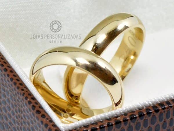 alianças de casamento tradicionais anatõmicas em ouro