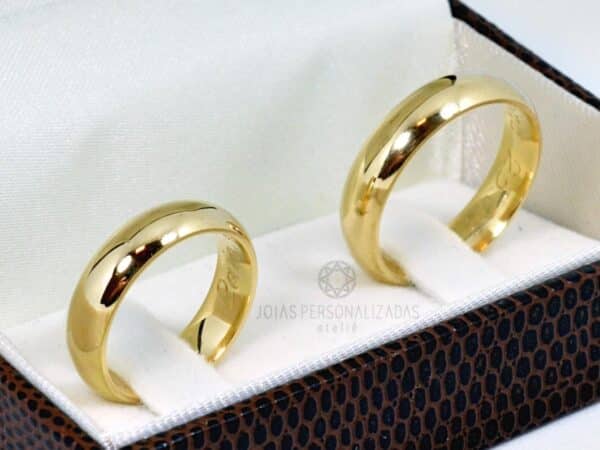 alianças de casamento tradicionais anatõmicas em ouro