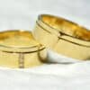 Alianças em Ouro 18k com Friso de 0,2 e Brilhantes - Image 3