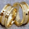 Alianças Anatômicas com Lateral Alta e Diamantes - Image 7