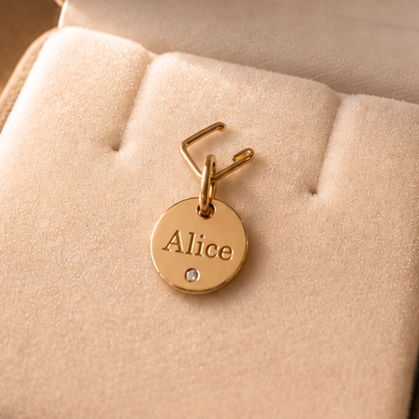 Pingente Personalizado em Ouro 18k com Brilhante - 1,0cm - Imagem 3